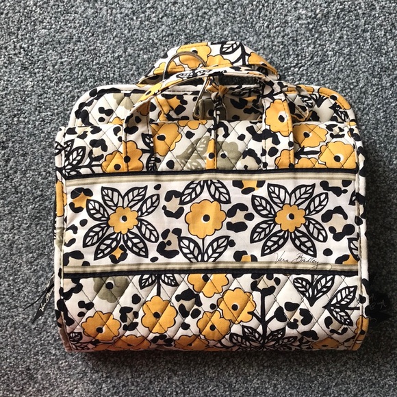 Vera Bradley Handbags - Vera Bradley Hanging Travel Organizer
